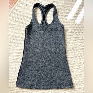 Lululemon Women’s Gray Stretch Tank! (Size: 2)
